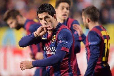 رئيس برشلونة يدافع عن سواريز رغم غضب الجماهير