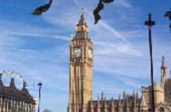 كبير خدم الملكة إليزابيث ارتكب جرائم جنس مع أطفال