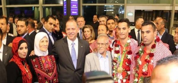 استقبال حاشد يليق بـ البطل الذهبي أبو غوش  صور وفيديو