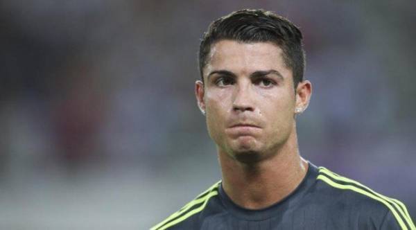 حذاء كريستيانو رونالدو  يعرضة للانتقاد(صورة)