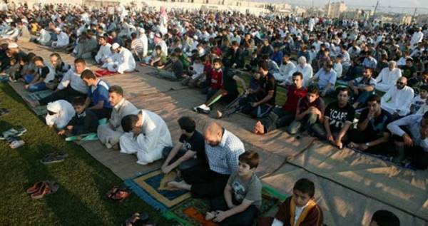 مفتي المملكة: أعظم الأعمال للتقرب إلى الله هي إراقة دم الأضحية