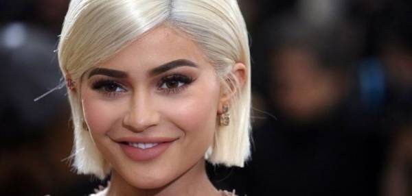 تقارير عن حمل أصغر نجمات عائلة كارداشيان