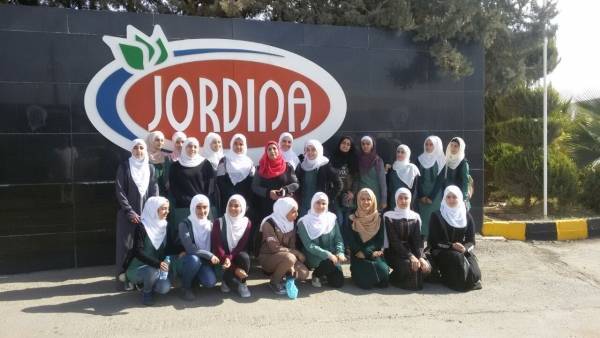 الملكة نور تزور جوردينيا (صور)