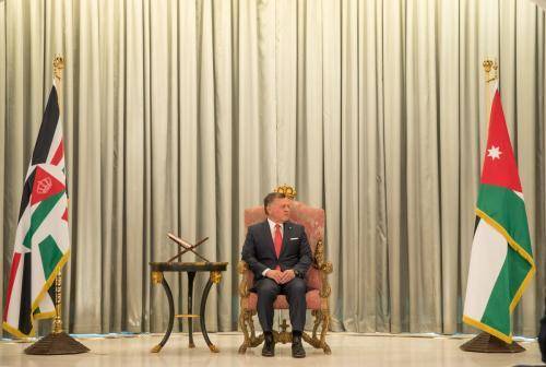 جلالته يستمع إلى خطاب العرش  صور