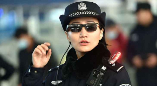 الشرطة الصينية تعتمد نظارات ذكية تتعرف على المجرمين