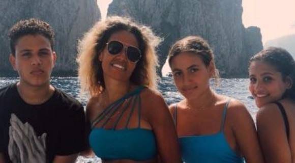 تعرف على رسالة زينة عاشور زوجة عمرو دياب لأبنائها عبر حسابها على “انستجرام”