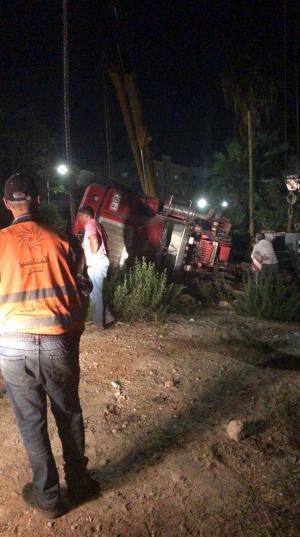 انقلاب خلاط اسمنت في منطقة المدينة الرياضية (فيديو)