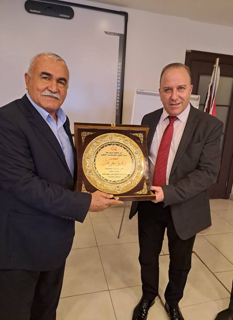 خرفان يبحث مع رؤساء اللجان احتياجات المخيمات الفلسطينية