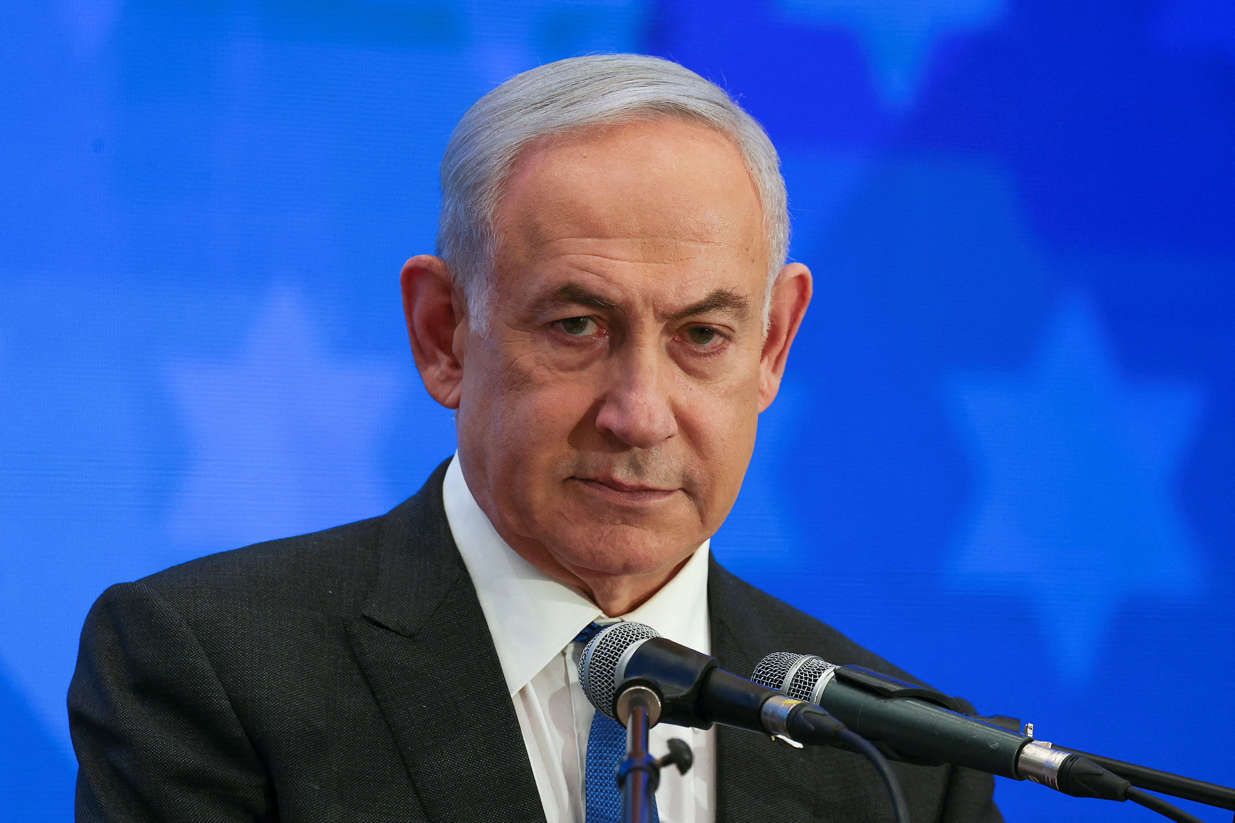 تلاسن مع وزراء يدفع نتنياهو لإنهاء اجتماع حكومة الحرب