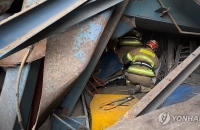 كوريا الجنوبية.. مصرع 3 عمال واختفاء آخرين تحت أنقاض برج