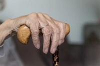 تحت تأثير الشبو.. حفيد يغتصب جدّته الثمانينية في جريمة هزت الأردن