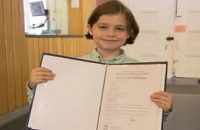 أينشتاين بلجيكا الصغير.. أصغر دكتور في فيزياء الكم يخطط لصنع بشر خارقين!