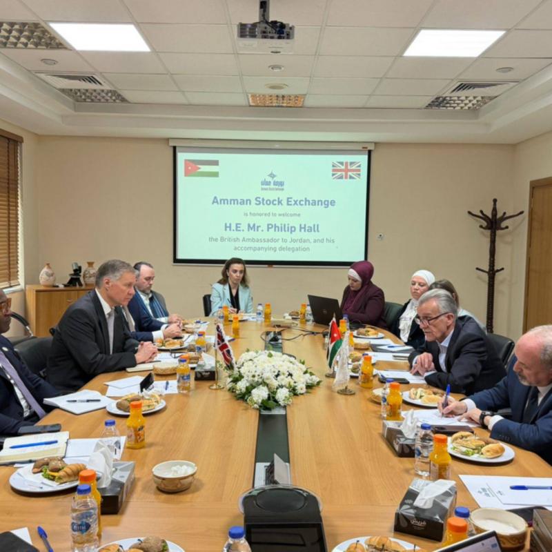 بورصة عمّان تستقبل السفيرَ البريطاني والوفد المرافق له