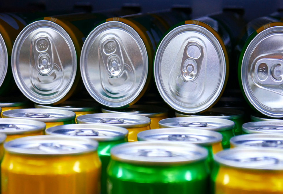 بعد إصابة رجل بسكتة دماغية..  تحذير صحي عاجل من مشروبات الطاقة