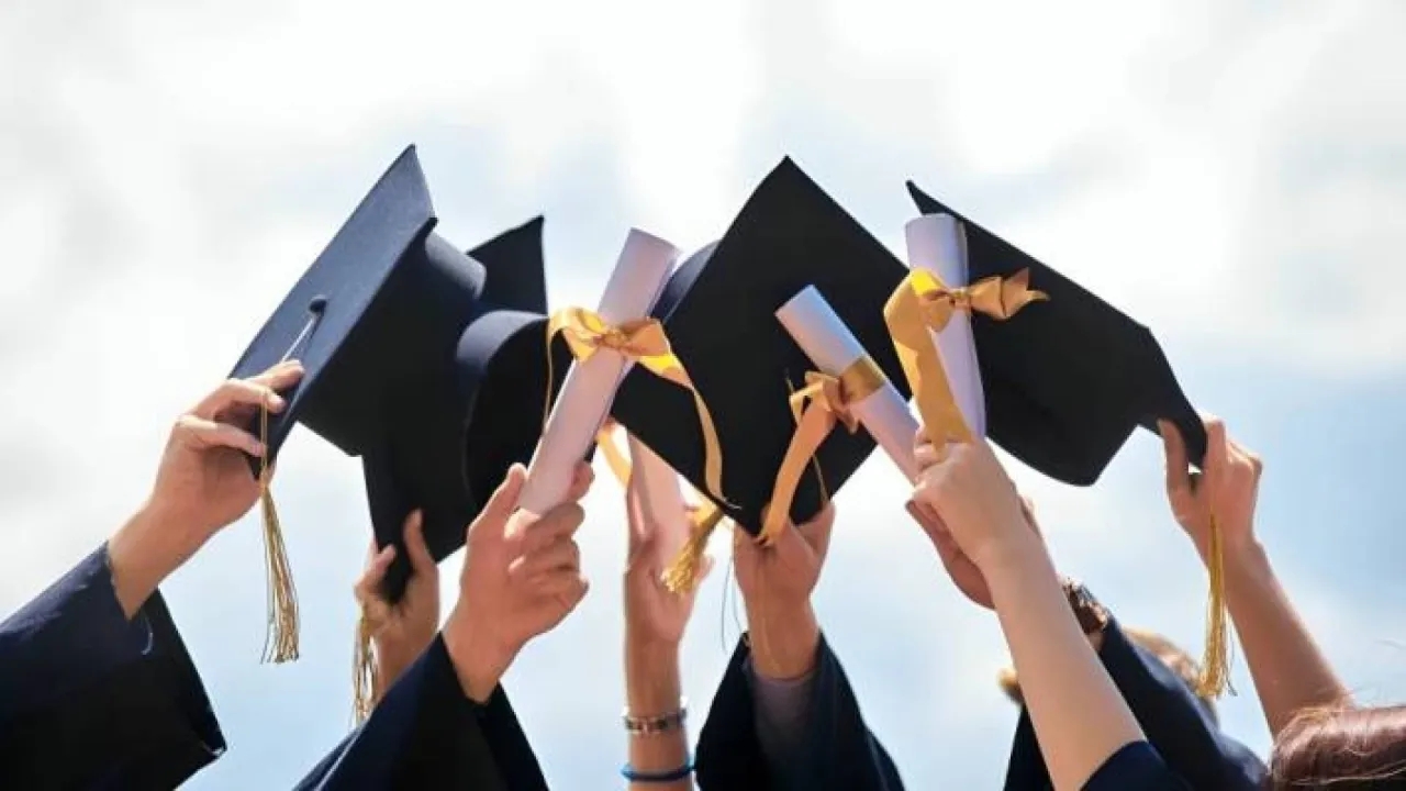 التعليم العالي تخصص 2632 منحة جزئية وقرض لأبناء المعلمين