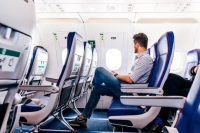 لماذا تختار بعض شركات الطيران المقاعد الزرقاء؟.. مش هتصدق السبب