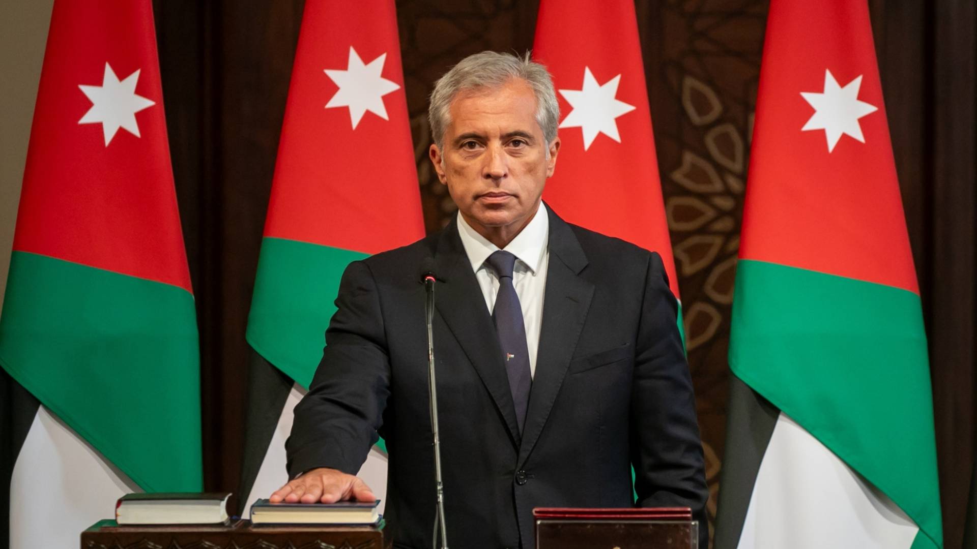 ضجيج مع 3 وزراء وتحقيقات” الشتاء”:  سيناريو”تعديل وزاري” لحكومة حسان قيد الإستكشاف