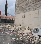 انهيار أجزاء من واجهة مبنى في إربد والأجهزة المعنية تطوق الموقع احترازياً