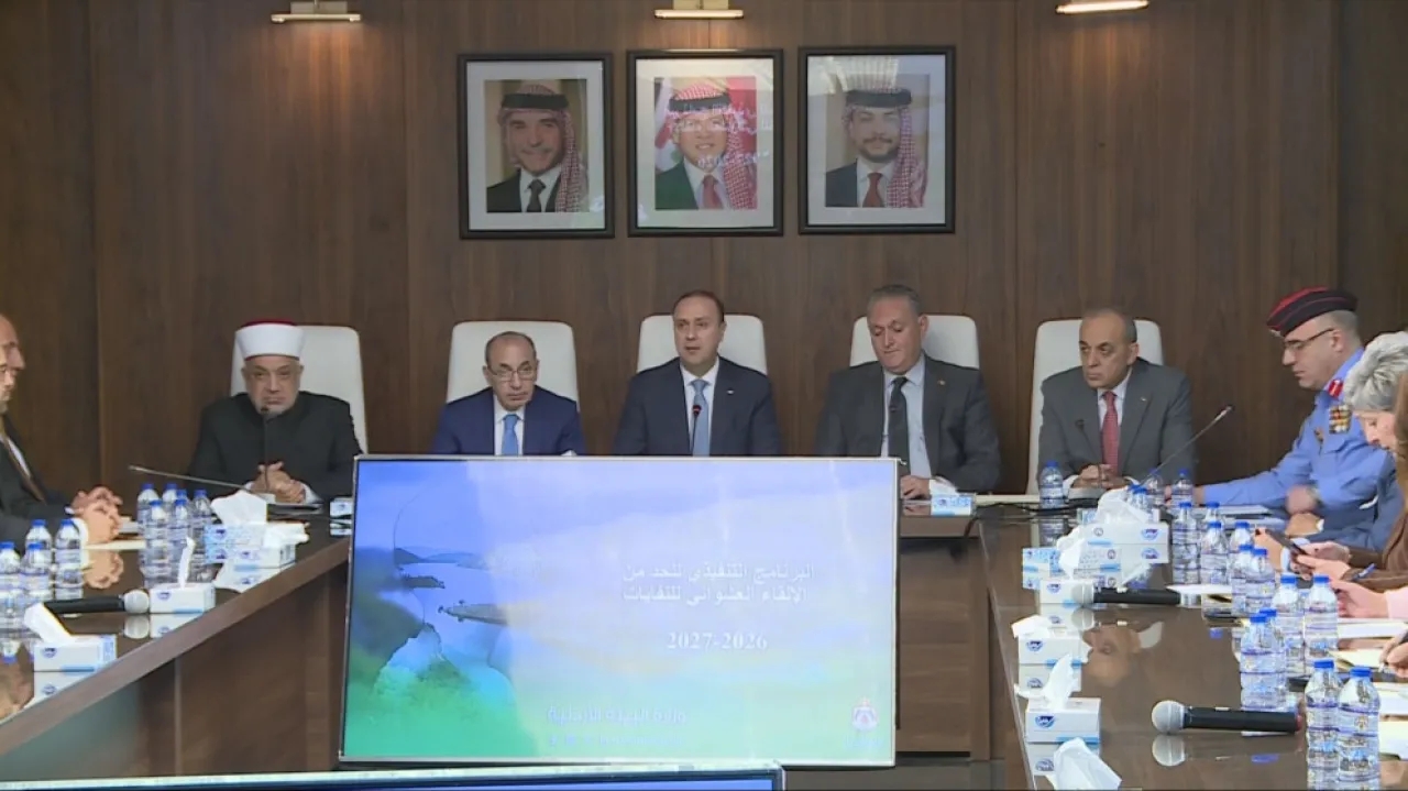 5 وزراء في مؤتمر صحفي للحد من ظاهرة الإلقاء العشوائي للنفايات!!