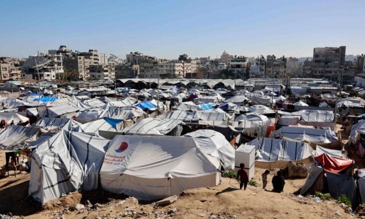 الغارديان: بعد 665 يوما في سجن إسرائيلي.. طبيب يعود إلى مشفاه في غزة ويكتشف اختفاء كل شيء