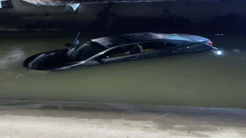 نجاة 4 أشخاص بعد انتشال مركبة تعرضت للسقوط في قناة الملك عبدالله